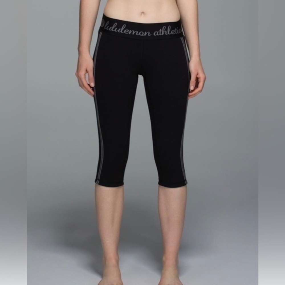 🖤 lululemon Inner Essence Crop Black Slate Size 8 Fair Condition